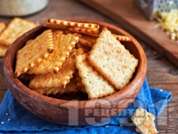 Домашни лесни и бързи крекери / соленки със сирене чедър - снимка на рецептата